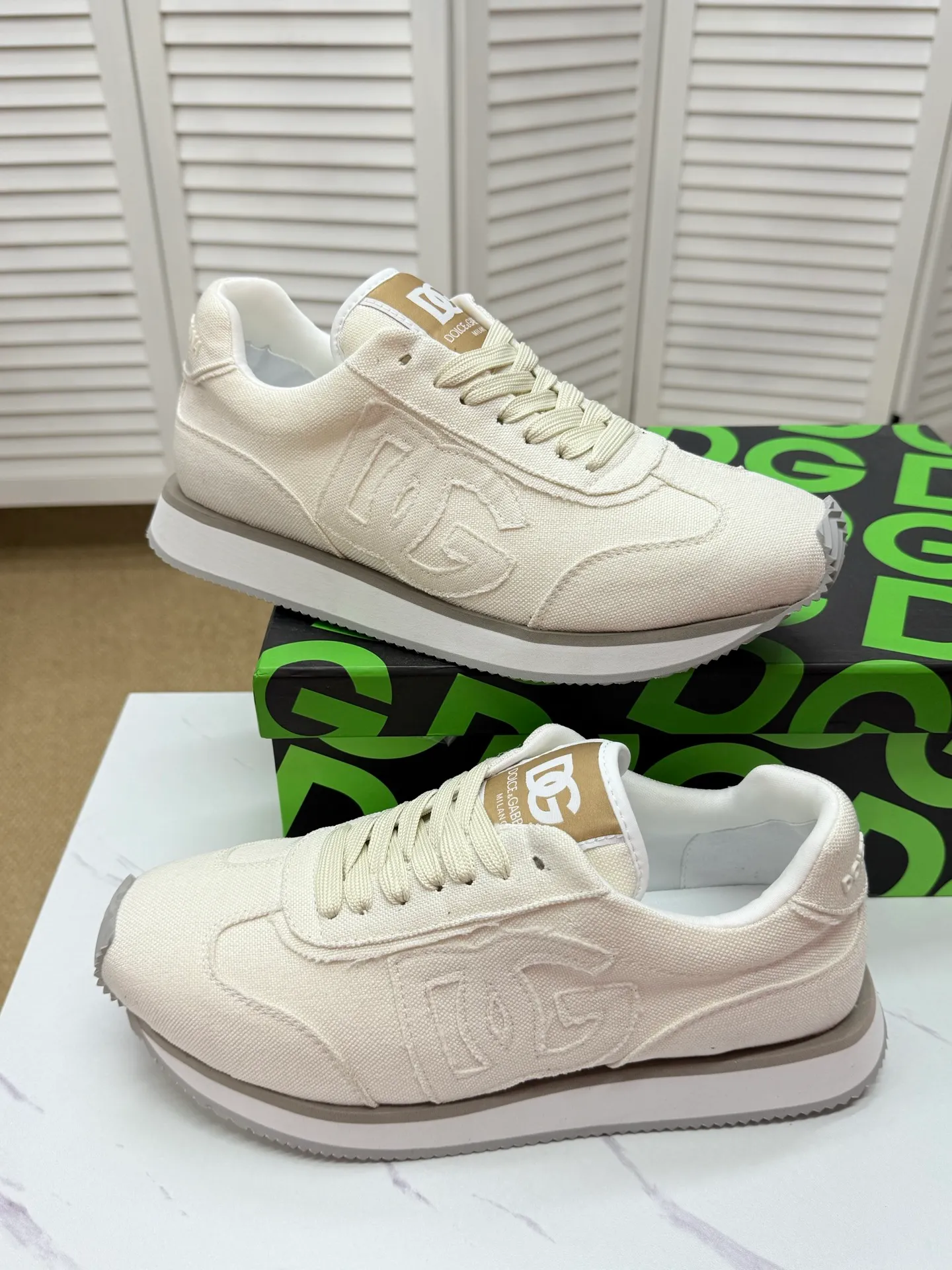 Men's clothing and shoes 230. The latest sports and casual shoes for couples (DG) are fashionable and versatile, and can add luster to various looks. Create an exquisite design with unique dynamic vitality and modern atmosphere, showing modern elegance. Size: 36-46 (45 and 46 are custom-made and cannot be returned or exchanged) Se
